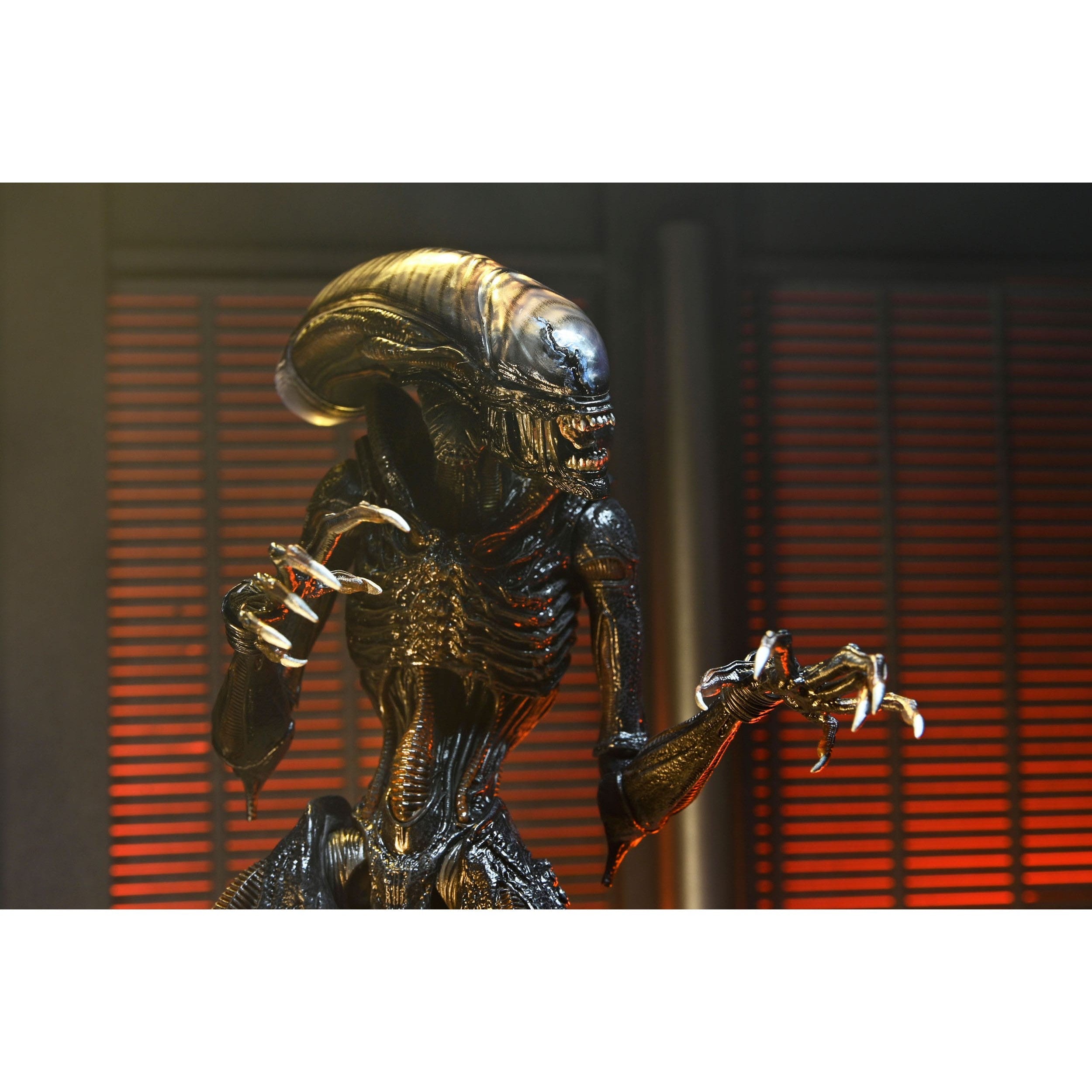 Alien Romulus: Ultimate Scorched Xenomorph-Actionfiguren-NECA-Mighty Underground