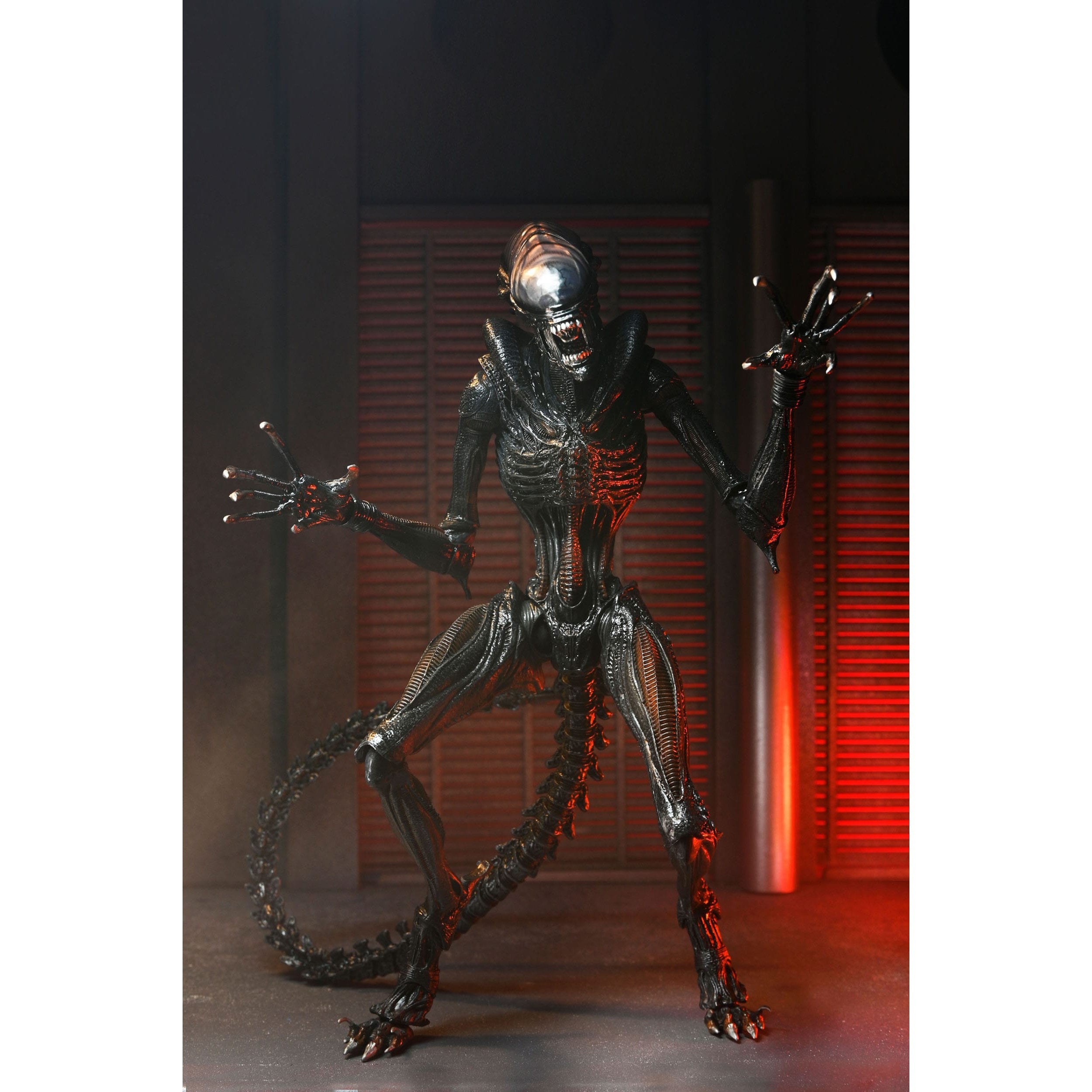 Alien Romulus: Ultimate Scorched Xenomorph-Actionfiguren-NECA-Mighty Underground