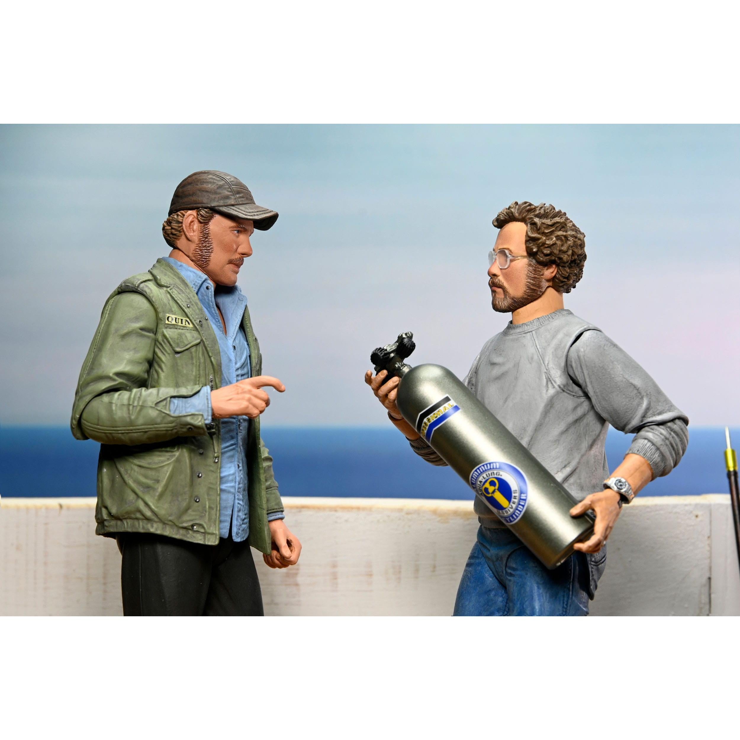 Jaws: Ultimate Hooper (Amity Arrival, 50th Anniversary)-Actionfiguren-NECA-Mighty Underground