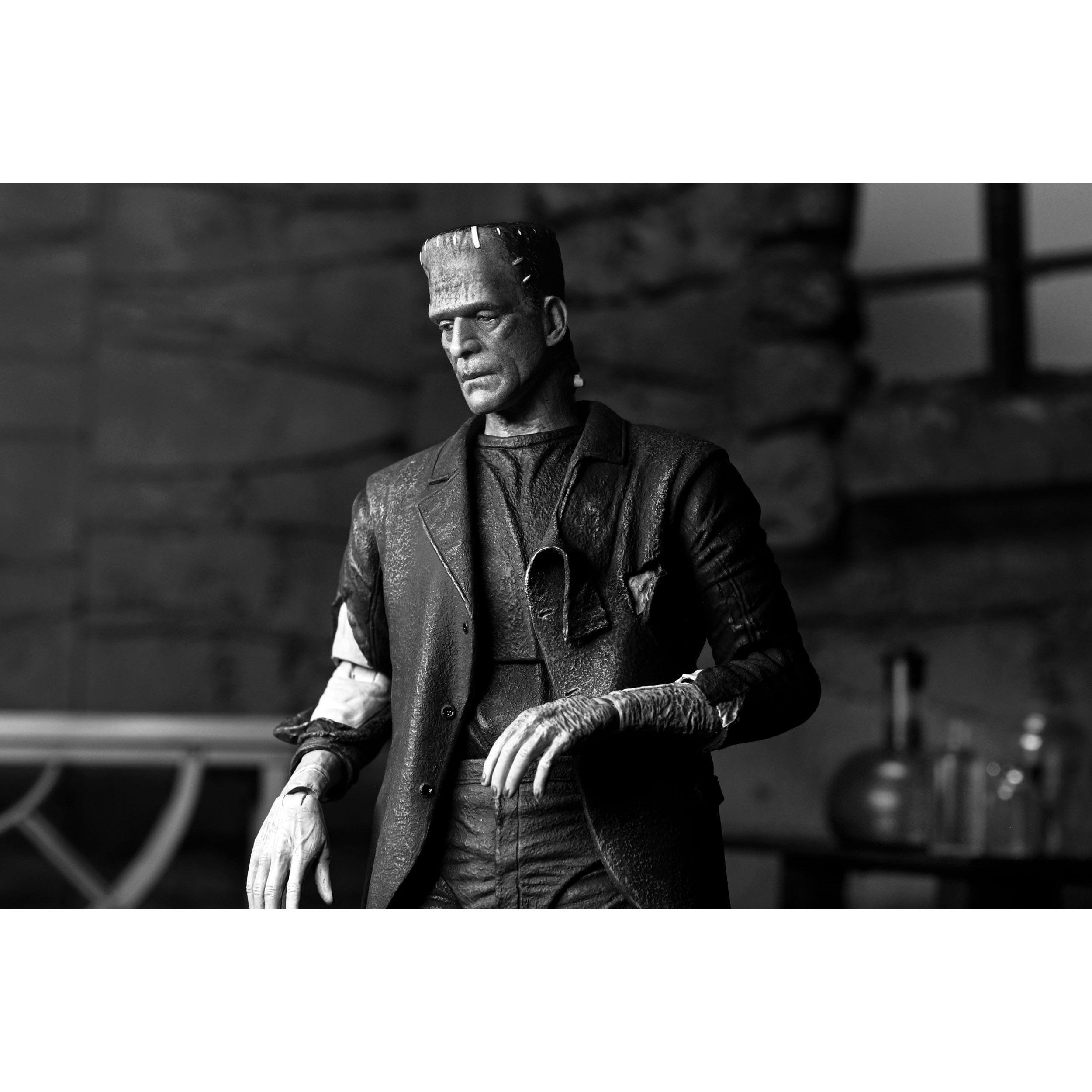 Universal Monsters: Ultimate Frankenstein's Monster (Bride of Frankenstein, B&W)-Actionfiguren-NECA-Mighty Underground