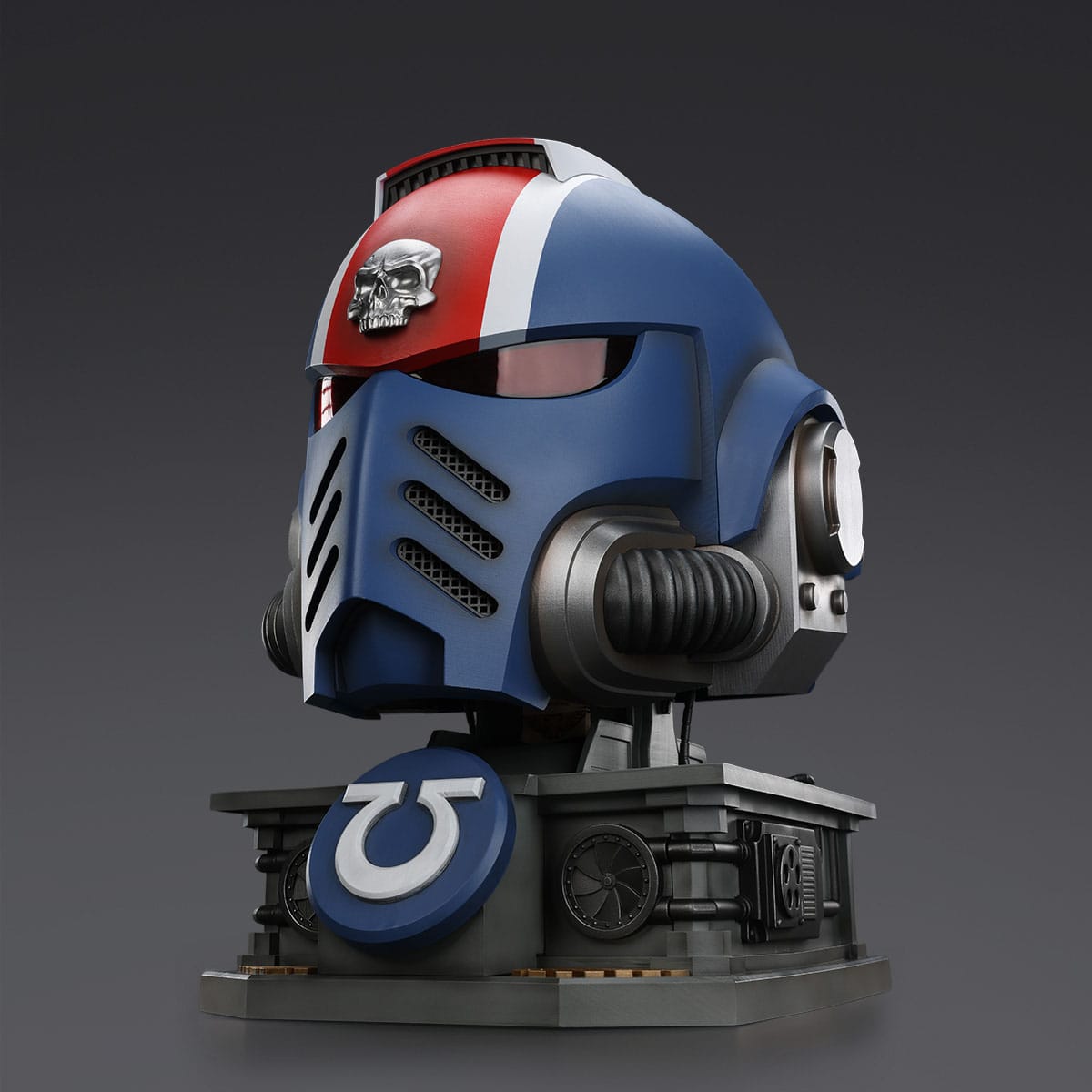 Warhammer 40k: Space Marine 2 Ultramarines Lieutenant Titus - Replica Helmet-Actionfiguren-JoyToy-Mighty Underground