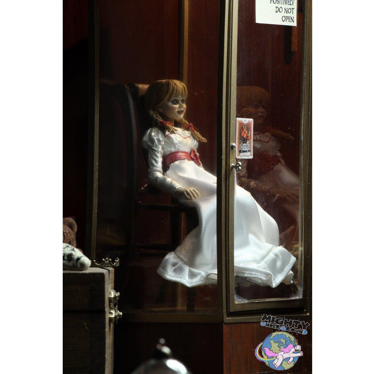 Annabelle Comes Home: Ultimate Annabelle-Actionfiguren-NECA-mighty-underground