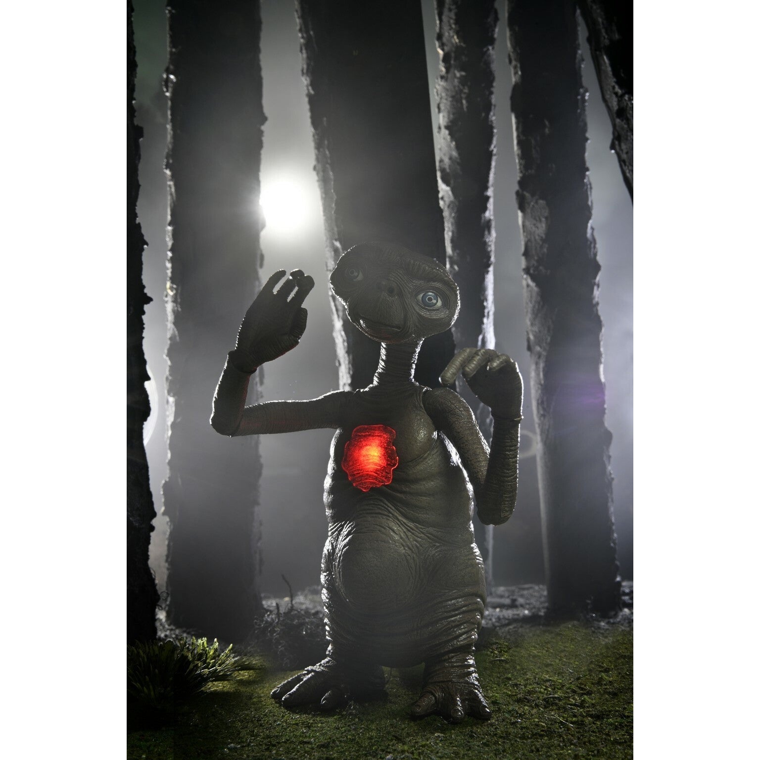 E.T. the Extra-Terrestrial: Ultimate Deluxe LED Chest E.T. (40th Anniversary)-Actionfiguren-NECA-Mighty Underground