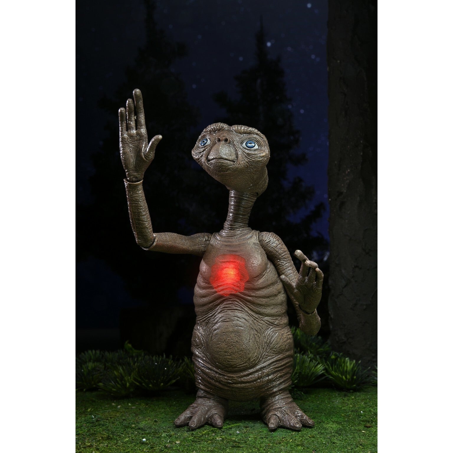 E.T. the Extra-Terrestrial: Ultimate Deluxe LED Chest E.T. (40th Anniversary)-Actionfiguren-NECA-Mighty Underground