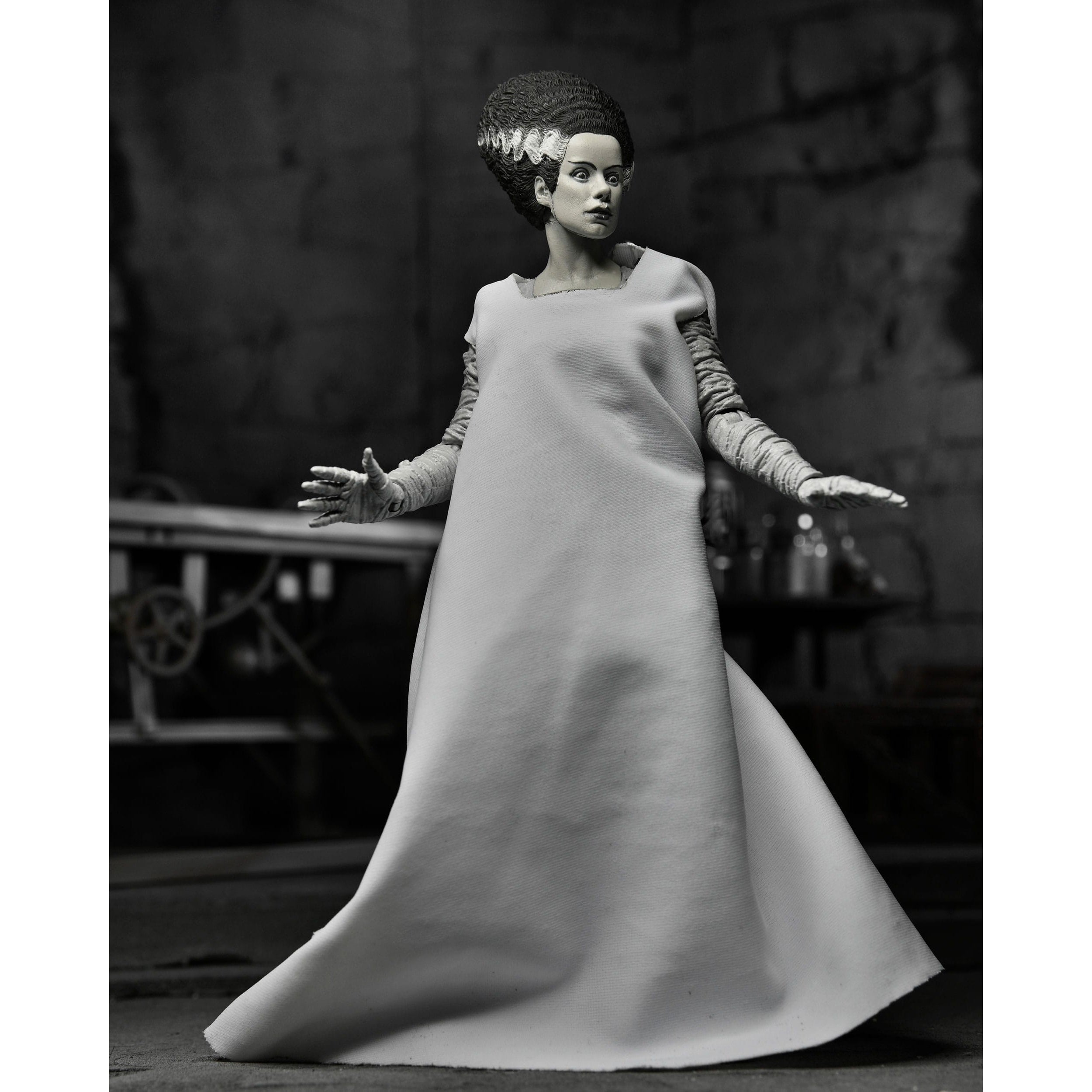 Universal Monsters: Ultimate Bride of Frankenstein (Black & White)-Actionfiguren-NECA-Mighty Underground