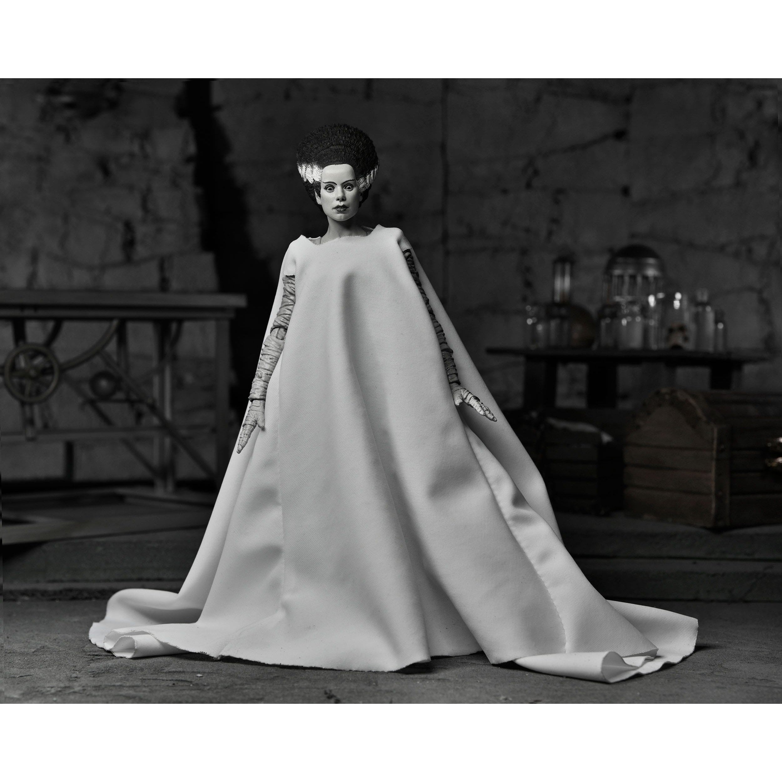 Universal Monsters: Ultimate Bride of Frankenstein (Black & White)-Actionfiguren-NECA-Mighty Underground