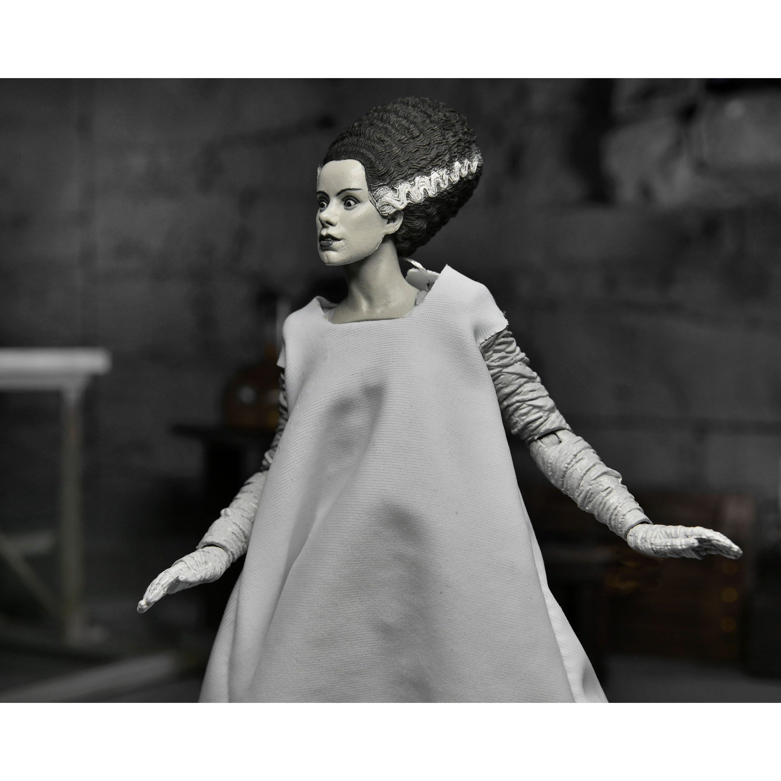 Universal Monsters: Ultimate Bride of Frankenstein (Black & White)-Actionfiguren-NECA-Mighty Underground