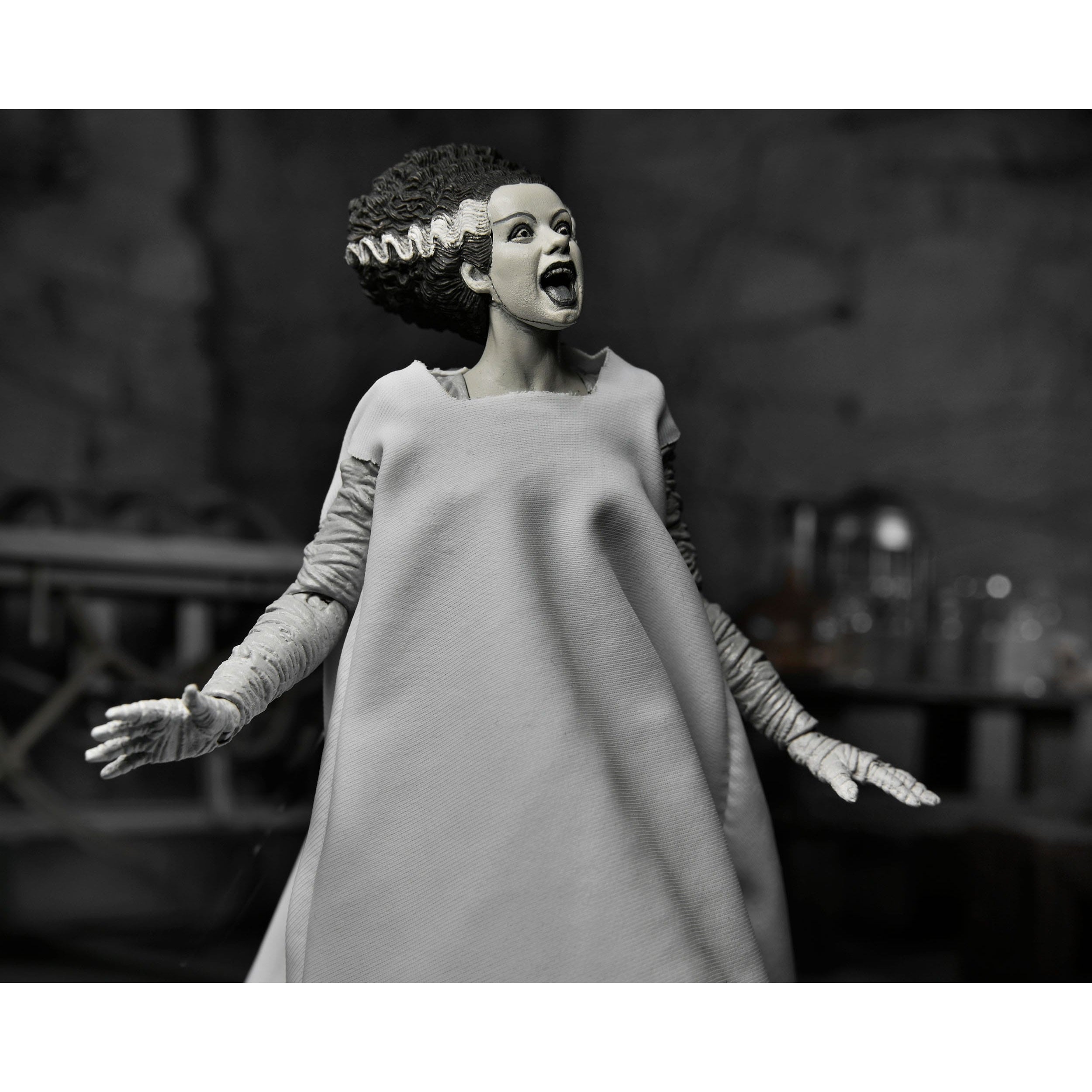 Universal Monsters: Ultimate Bride of Frankenstein (Black & White)-Actionfiguren-NECA-Mighty Underground