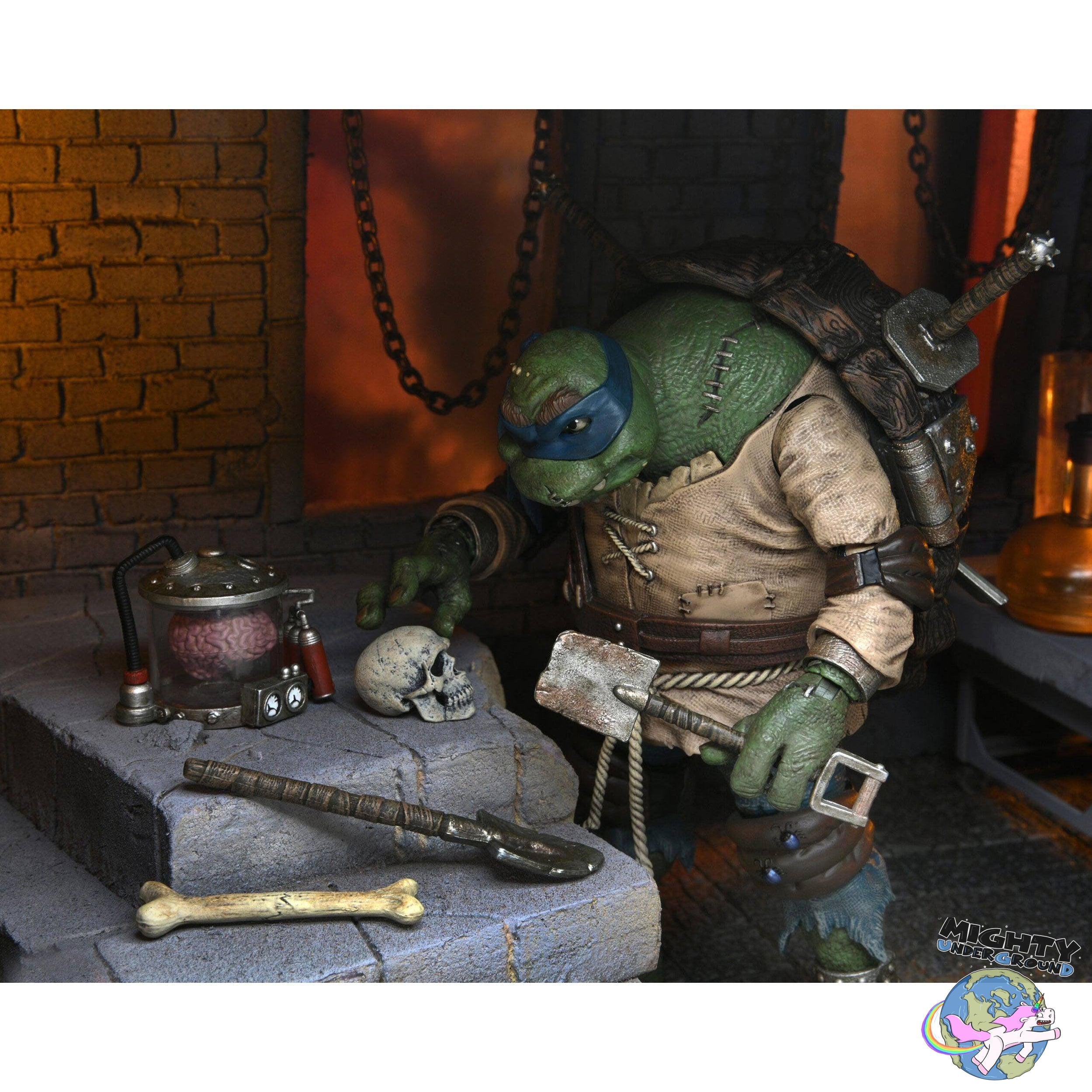 Universal Monsters x TMNT: Ultimate Leonardo as Ygor the Hunchback-Actionfiguren-NECA-Mighty Underground