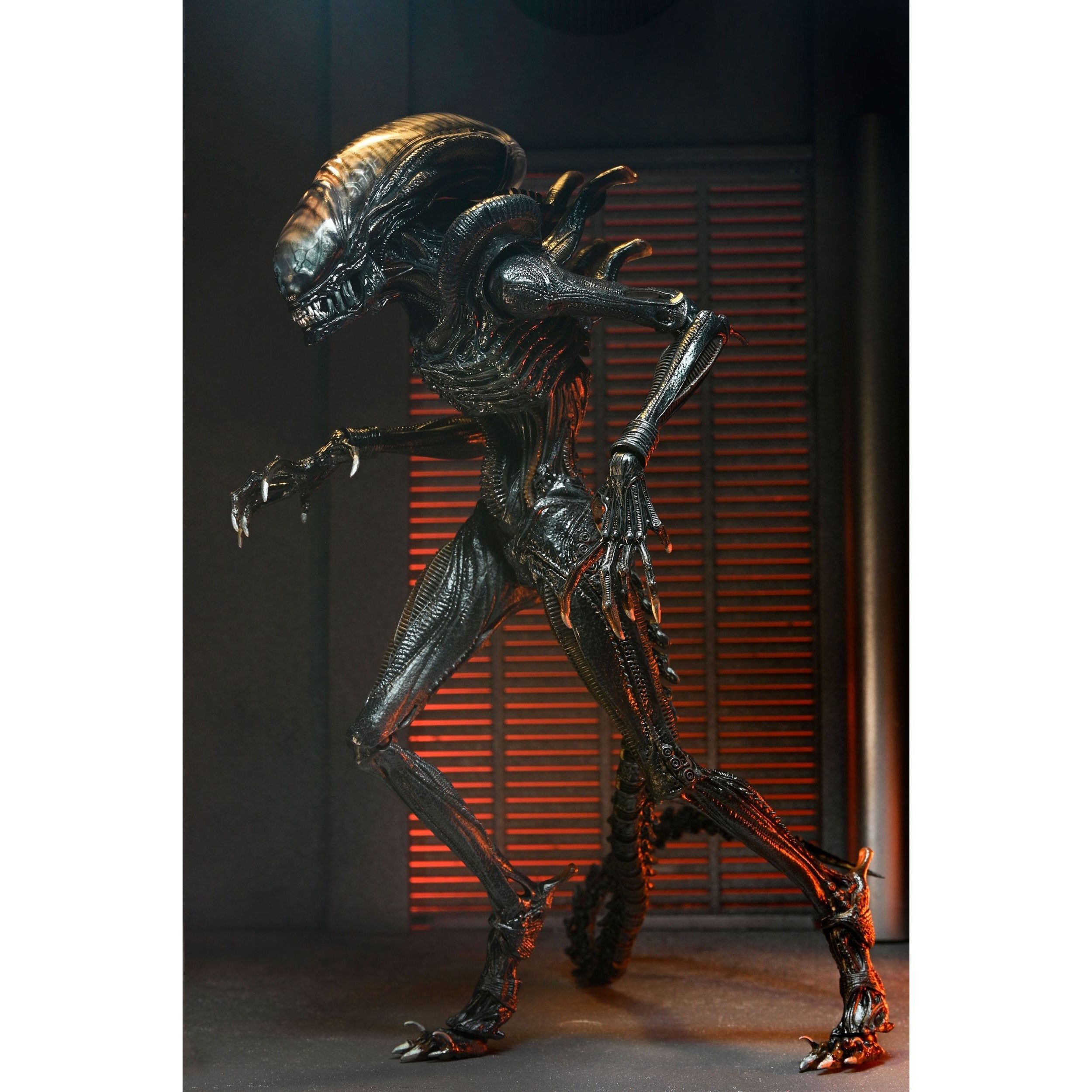 Alien Romulus: Ultimate Scorched Xenomorph-Actionfiguren-NECA-Mighty Underground