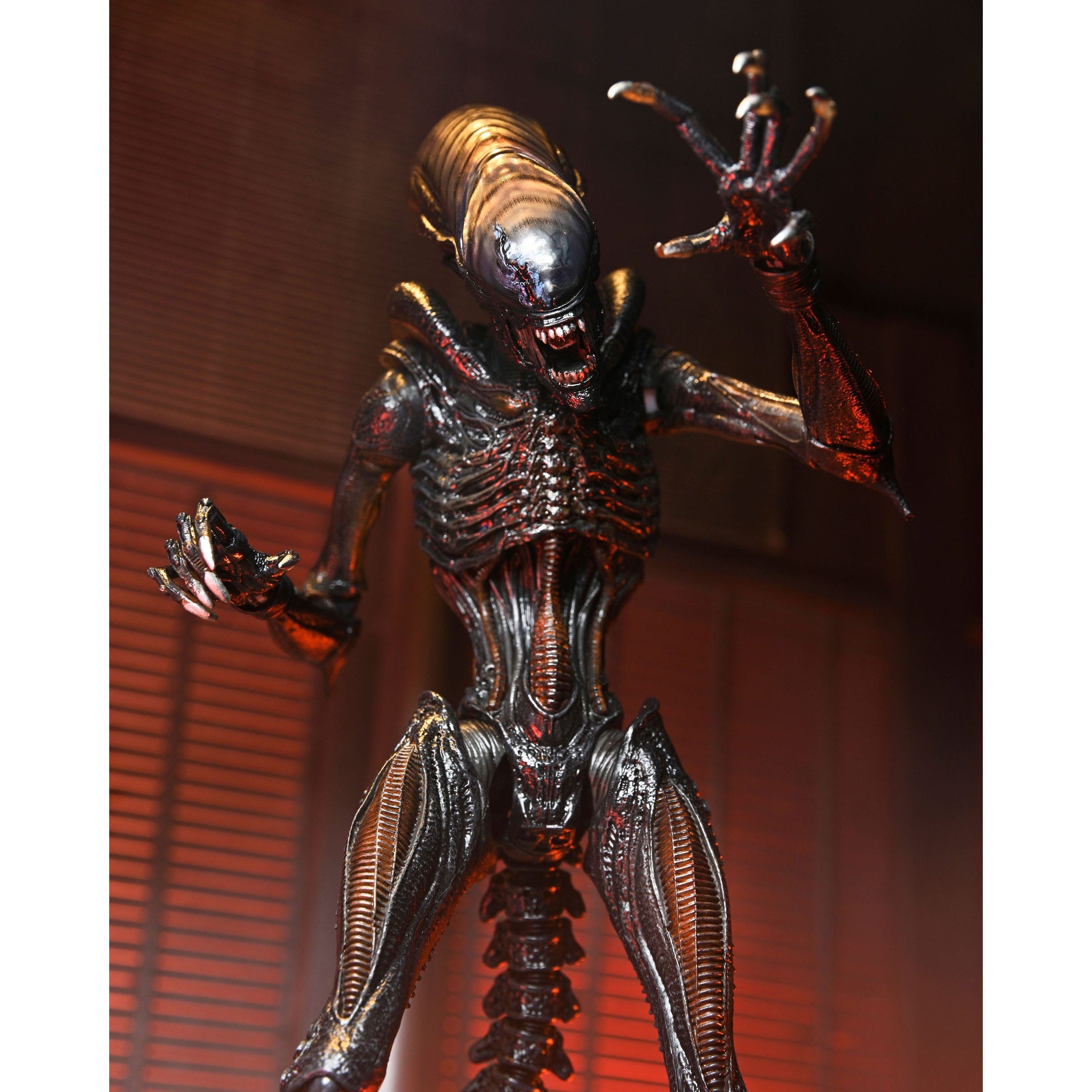 Alien Romulus: Ultimate Scorched Xenomorph-Actionfiguren-NECA-Mighty Underground