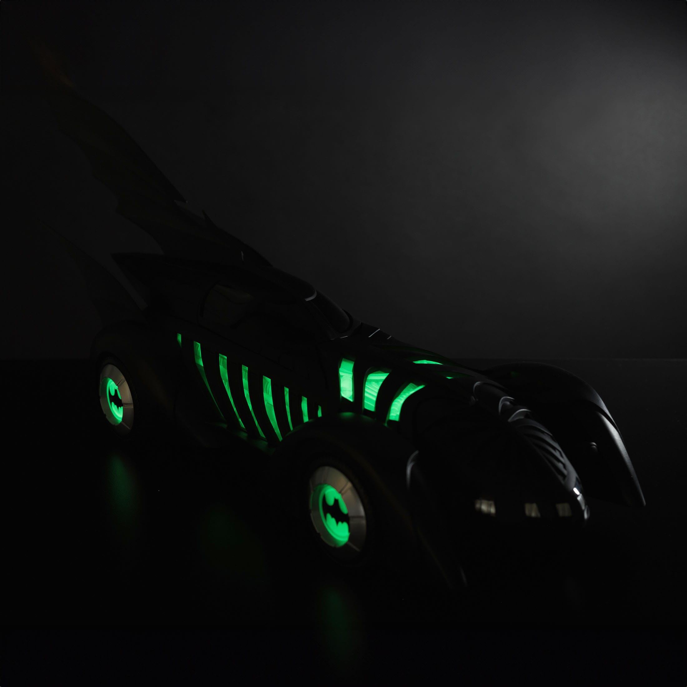 DC Multiverse: Batman Forever Batmobile Glow in the Dark Edition (Gold Label)-Actionfiguren-McFarlane Toys-Mighty Underground