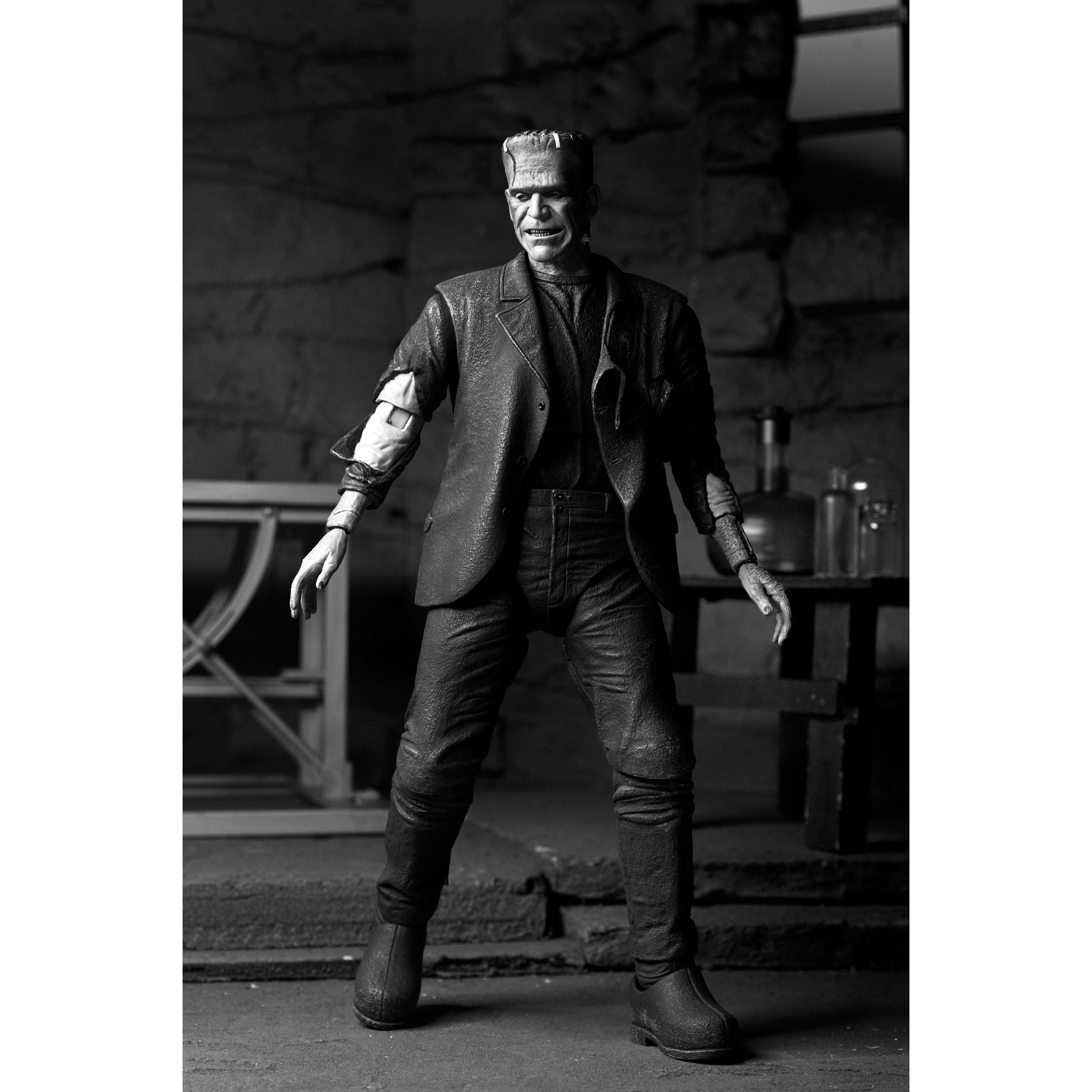 Universal Monsters: Ultimate Frankenstein's Monster (Bride of Frankenstein, B&W)-Actionfiguren-NECA-Mighty Underground