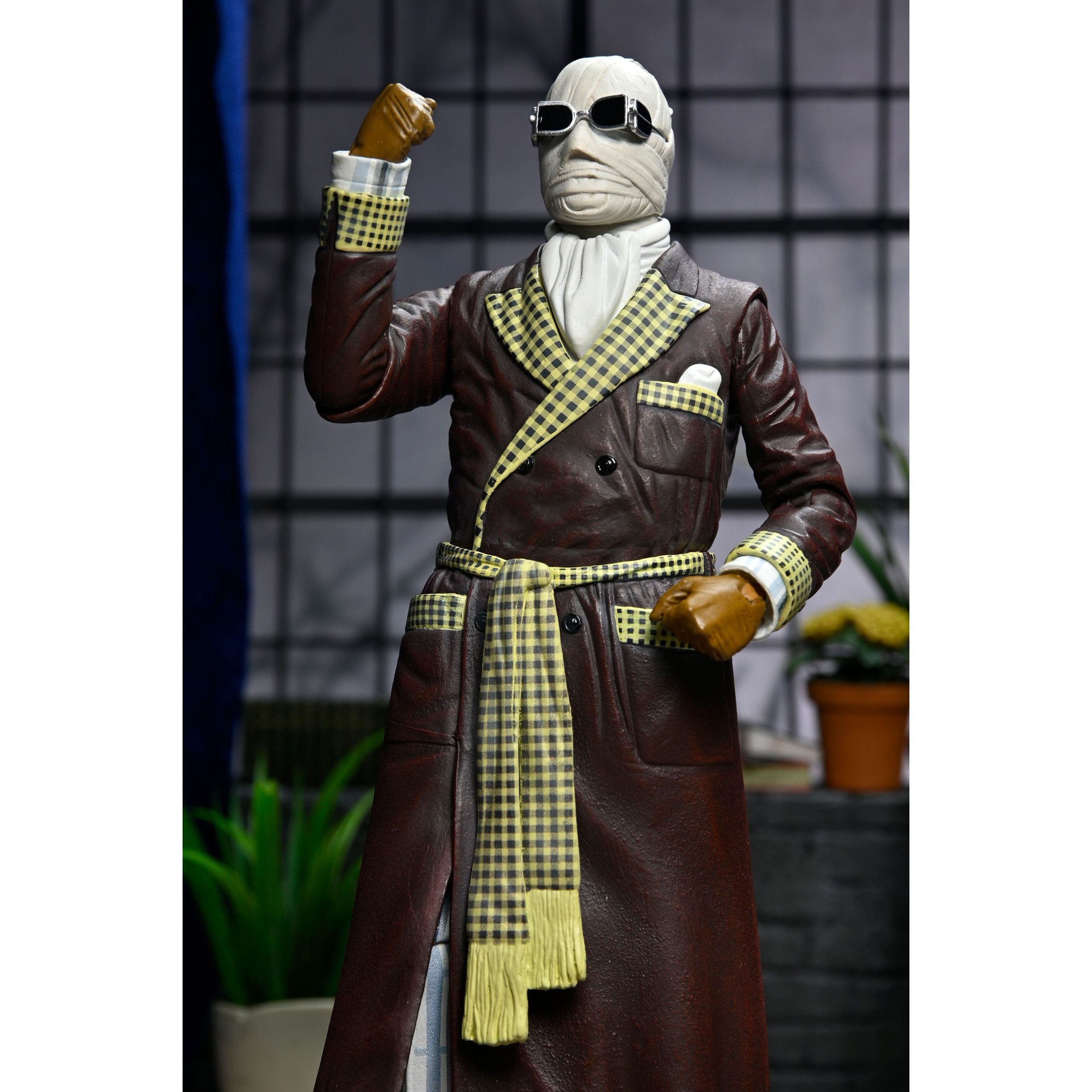 Universal Monsters: Ultimate Invisible Man (Kemp House)-Actionfiguren-NECA-Mighty Underground