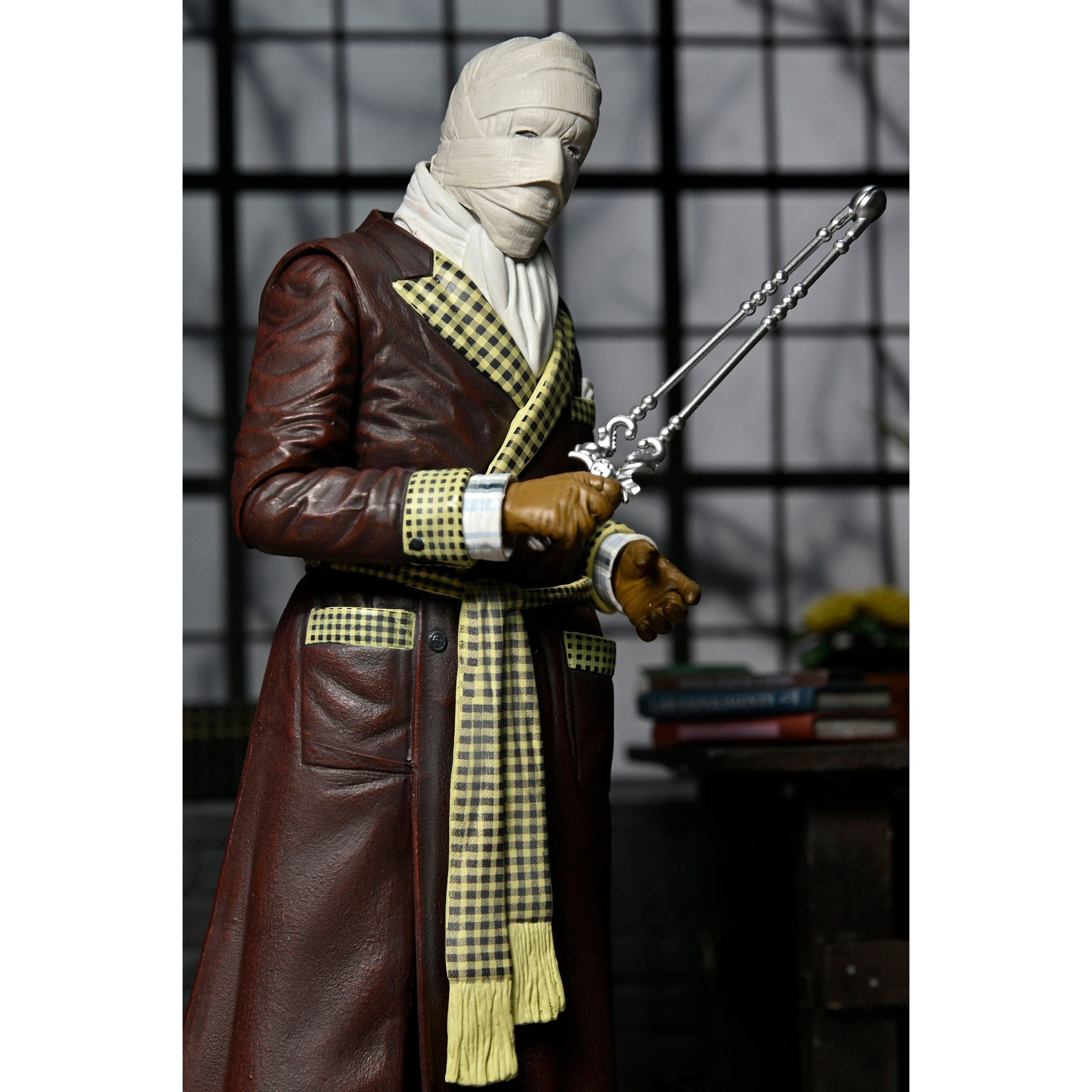 Universal Monsters: Ultimate Invisible Man (Kemp House)-Actionfiguren-NECA-Mighty Underground