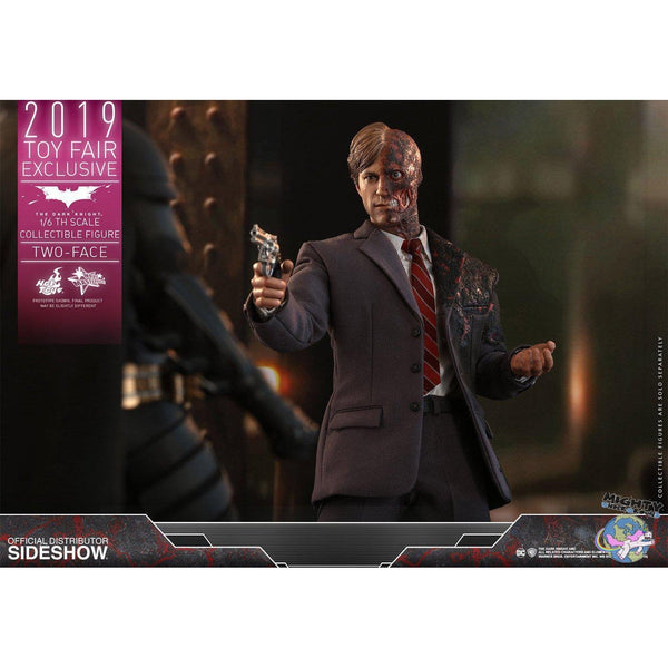 The Dark Knight: Two-Face Convention Exclusive 1/6-Actionfiguren-Hot Toys-mighty-underground