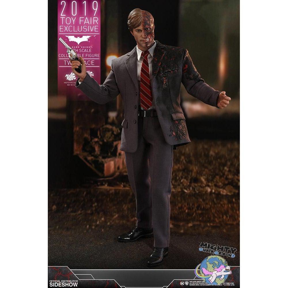 The Dark Knight: Two-Face Convention Exclusive 1/6-Actionfiguren-Hot Toys-mighty-underground