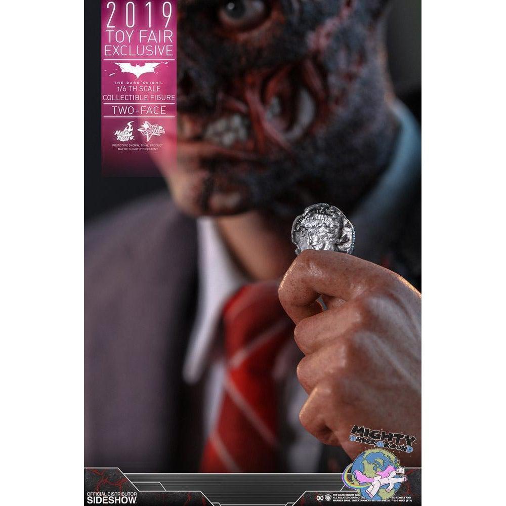 The Dark Knight: Two-Face Convention Exclusive 1/6-Actionfiguren-Hot Toys-mighty-underground