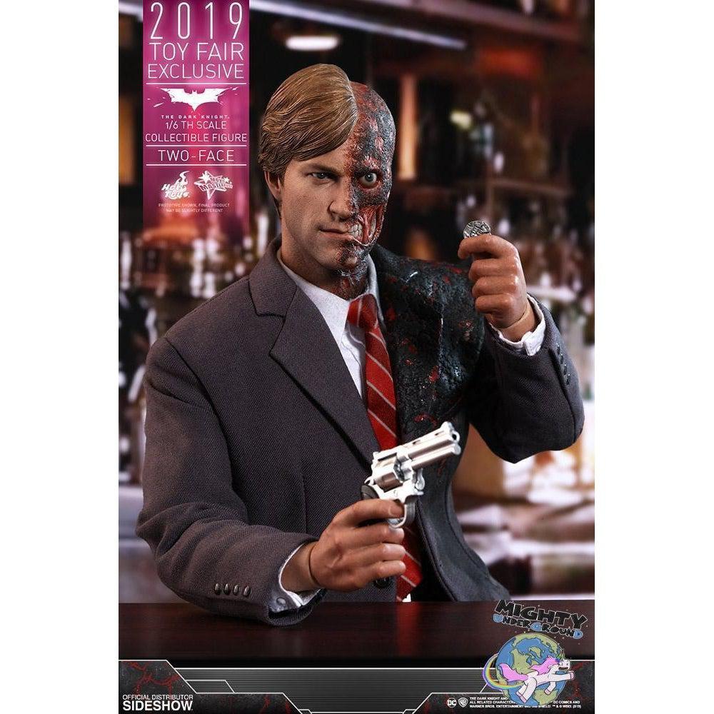 The Dark Knight: Two-Face Convention Exclusive 1/6-Actionfiguren-Hot Toys-mighty-underground