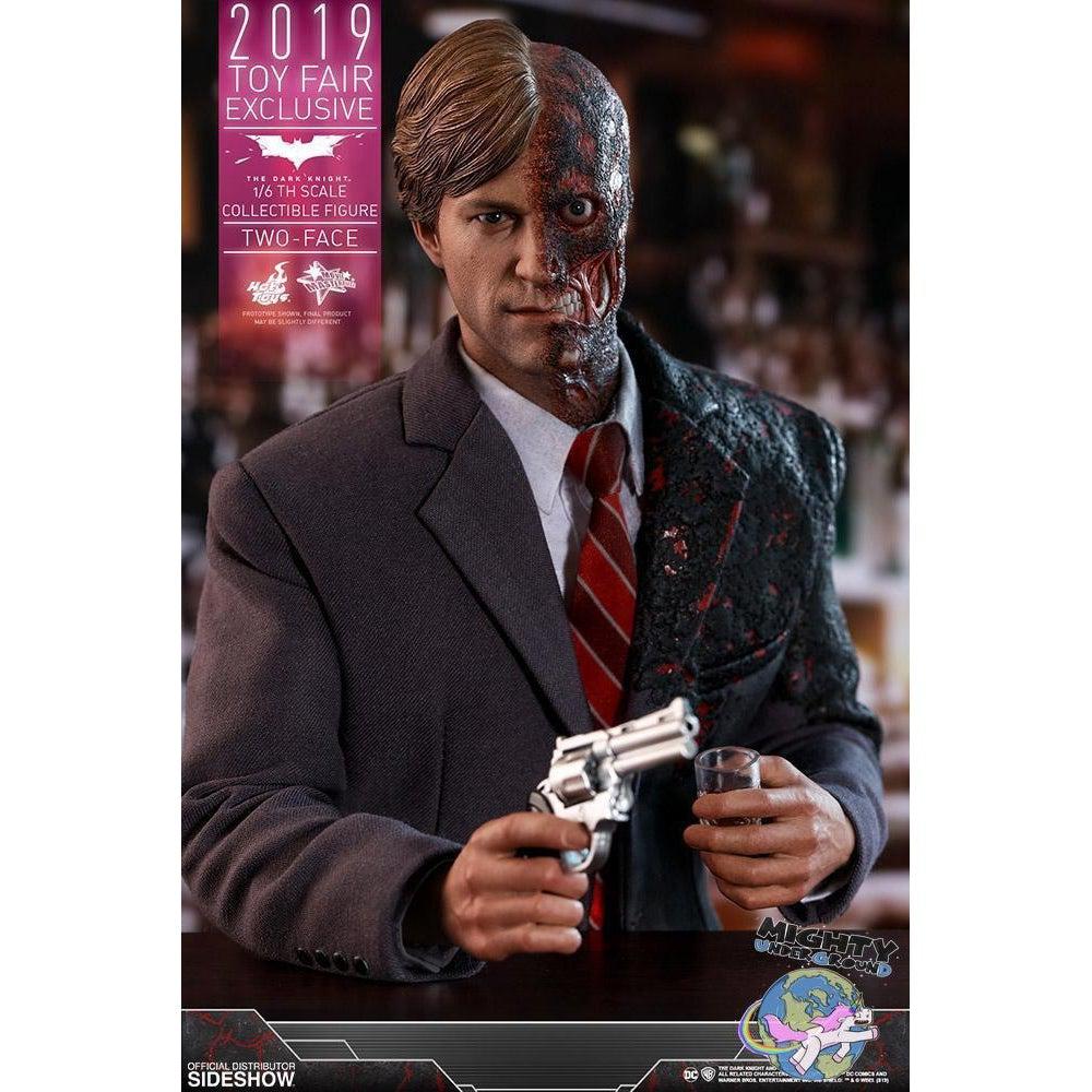 The Dark Knight: Two-Face Convention Exclusive 1/6-Actionfiguren-Hot Toys-mighty-underground