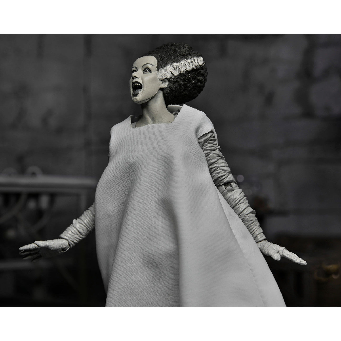 Universal Monsters: Ultimate Bride of Frankenstein (Black & White)-Actionfiguren-NECA-Mighty Underground