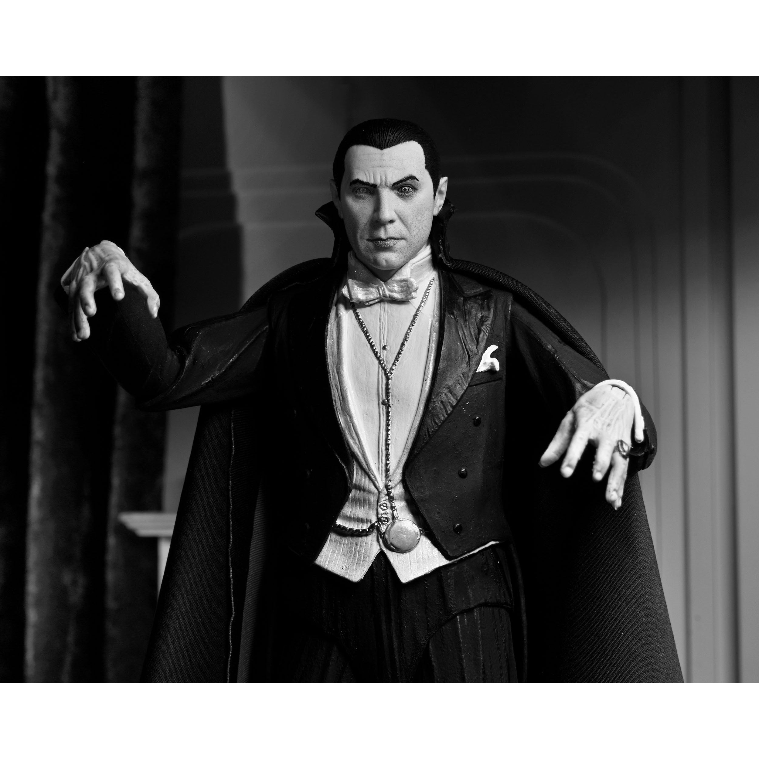 Universal Monsters: Ultimate Dracula (Carfax Abbey)-Actionfiguren-NECA-Mighty Underground