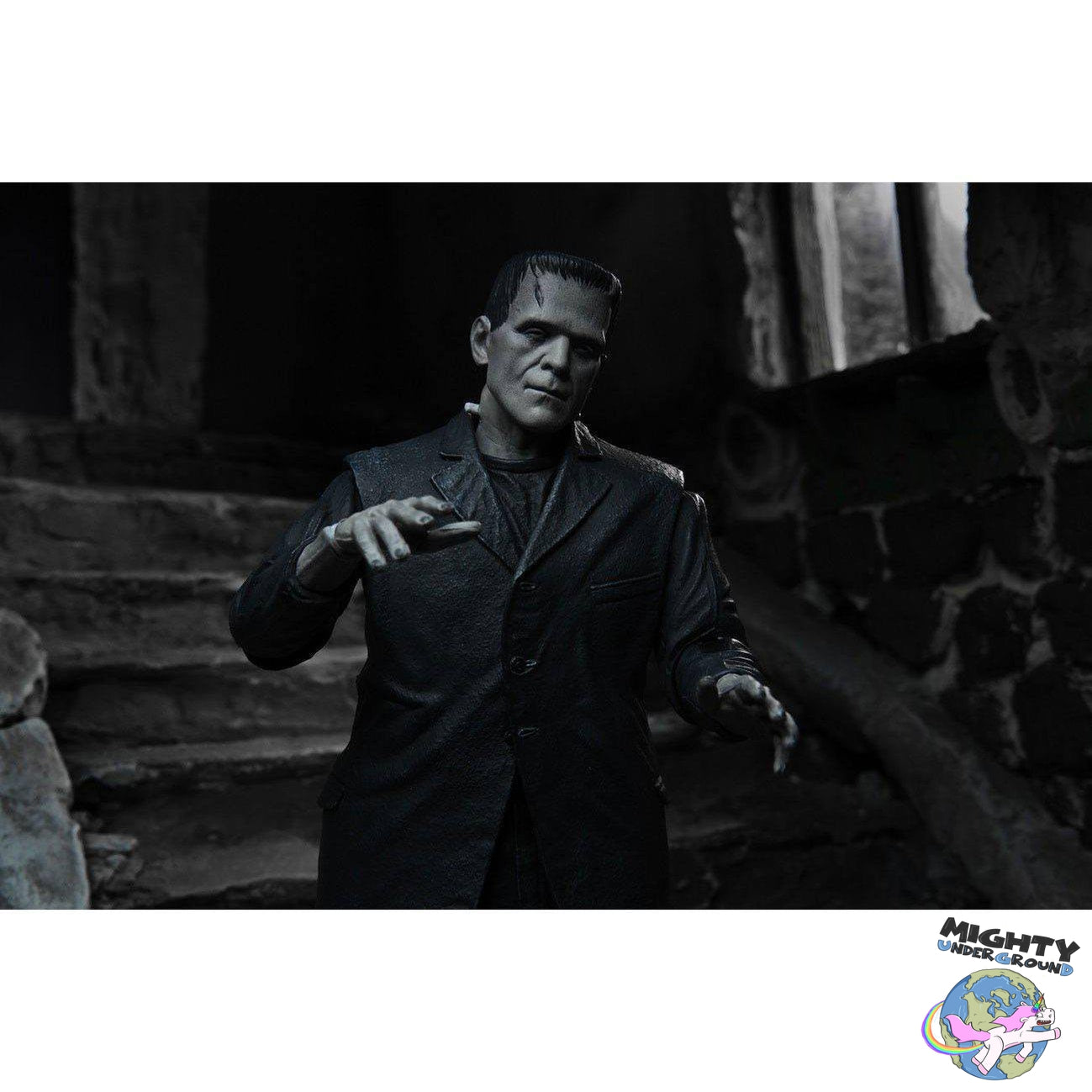 Universal Monsters: Ultimate Frankenstein's Monster (Black & White) VORBESTELLUNG!-Actionfiguren-NECA-Mighty Underground