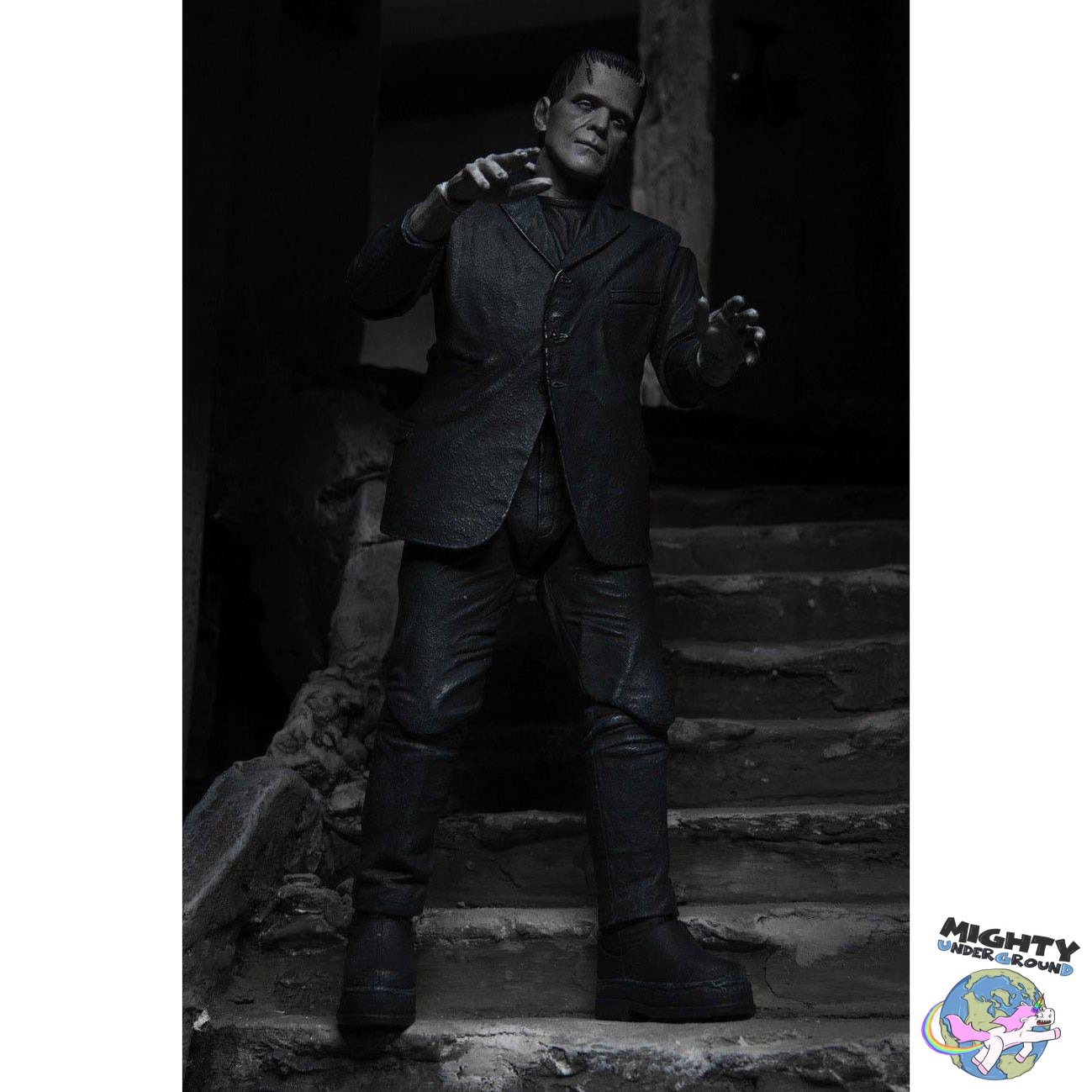 Universal Monsters: Ultimate Frankenstein's Monster (Black & White) VORBESTELLUNG!-Actionfiguren-NECA-Mighty Underground