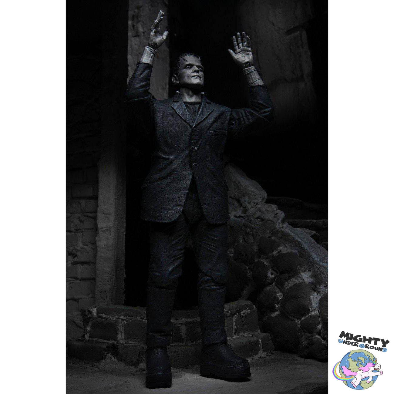 Universal Monsters: Ultimate Frankenstein's Monster (Black & White) VORBESTELLUNG!-Actionfiguren-NECA-Mighty Underground