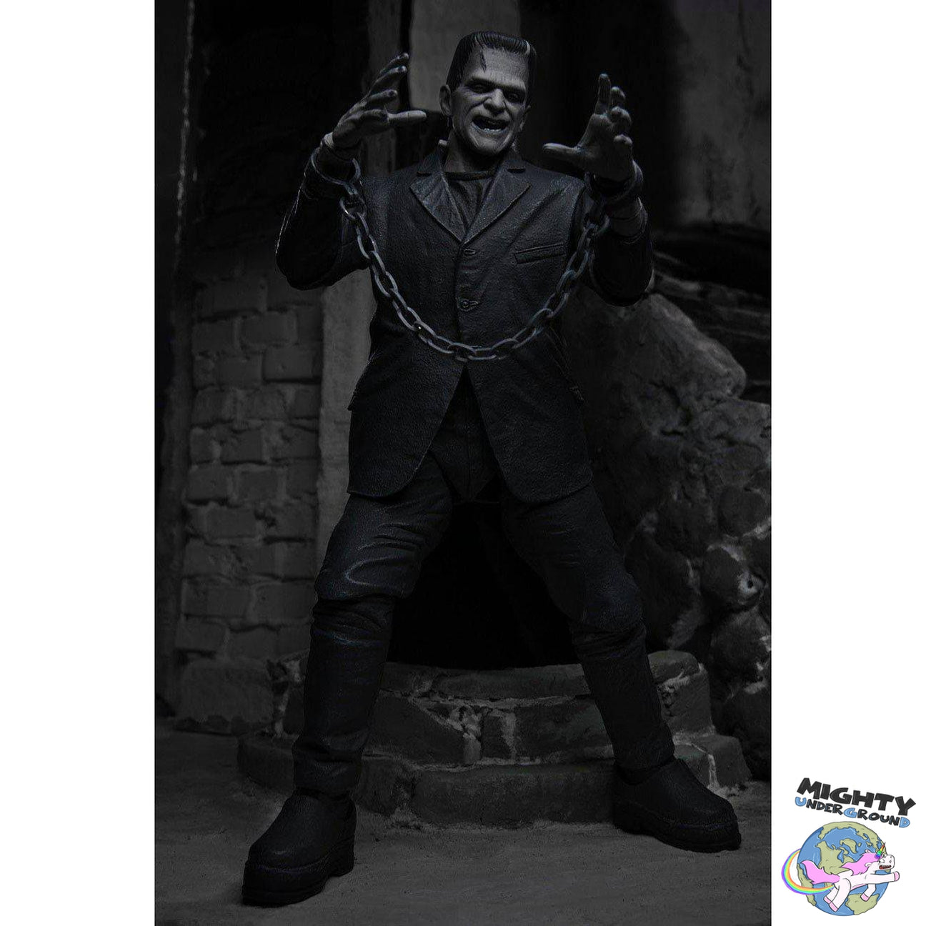 Universal Monsters: Ultimate Frankenstein's Monster (Black & White) VORBESTELLUNG!-Actionfiguren-NECA-Mighty Underground