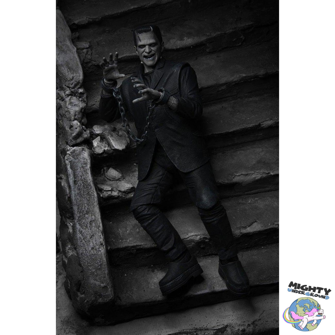 Universal Monsters: Ultimate Frankenstein's Monster (Black & White) VORBESTELLUNG!-Actionfiguren-NECA-Mighty Underground