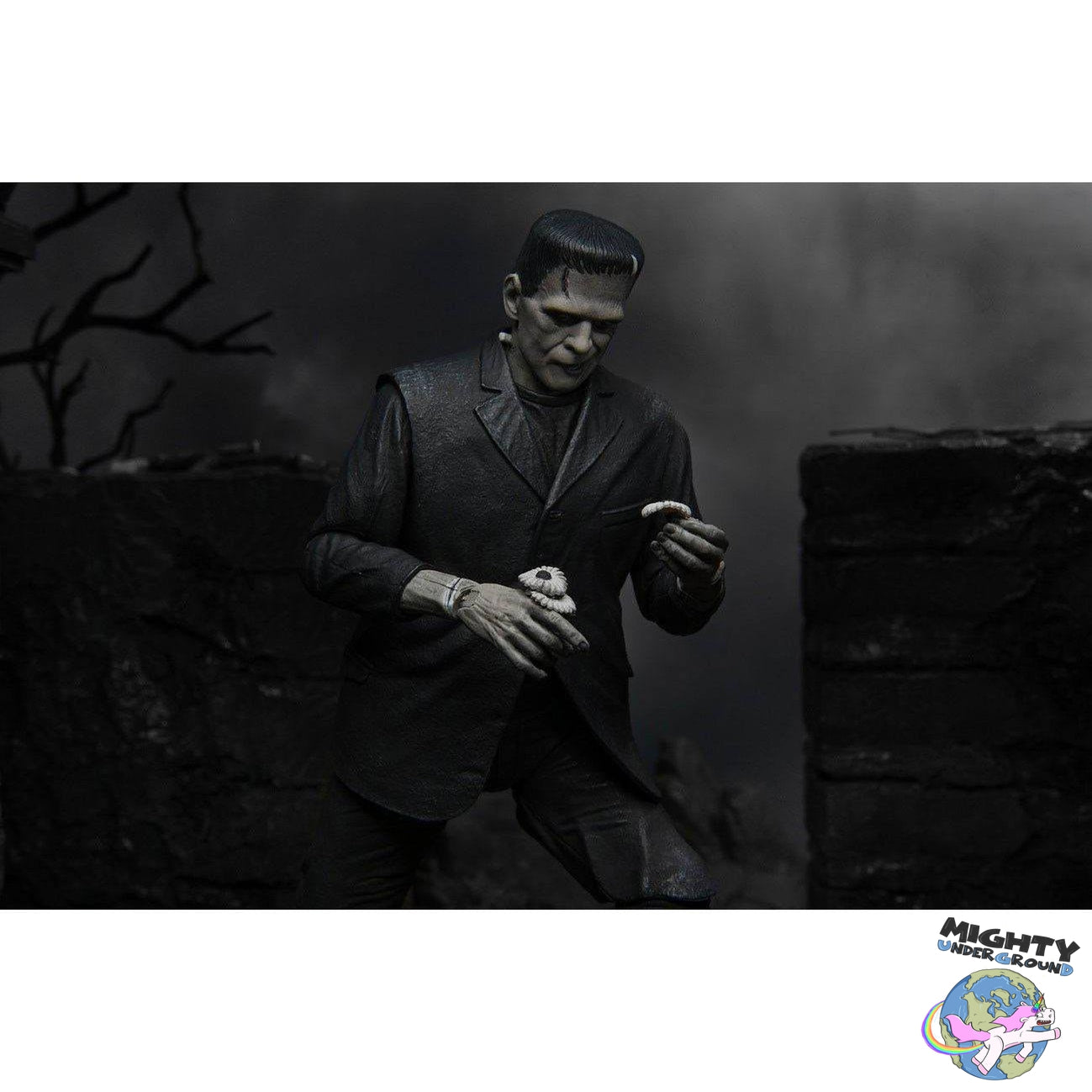 Universal Monsters: Ultimate Frankenstein's Monster (Black & White) VORBESTELLUNG!-Actionfiguren-NECA-Mighty Underground